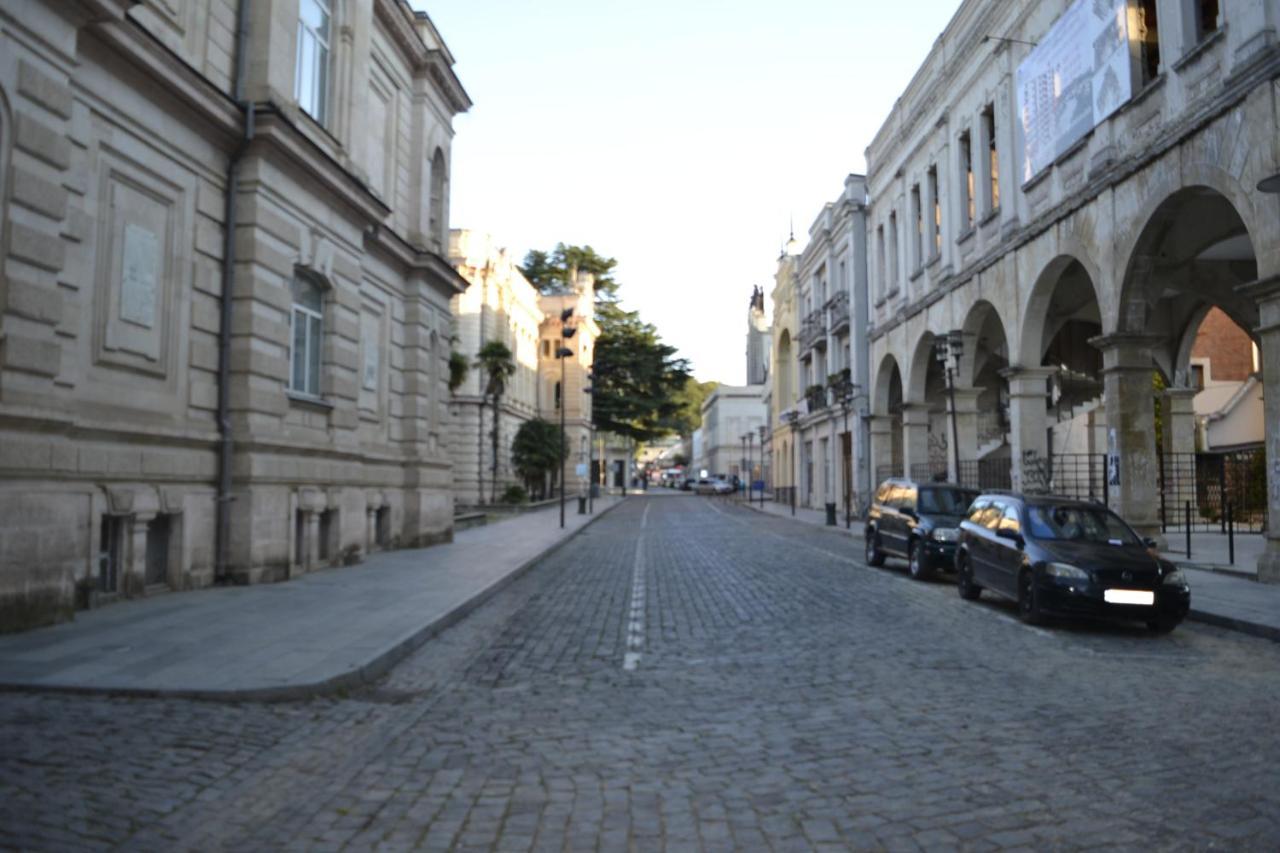 Hotel Mkudro Kutaisi Bagian luar foto
